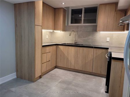 For Lease - 920 Stonehaven Avenue, Newmarket, Ontario - Photo 5