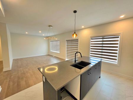 For Lease - 6438 SUNSHINE Common, Niagara Falls, Ontario - Photo 3