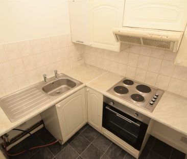 To Let 1 Bed Flat - Photo 1