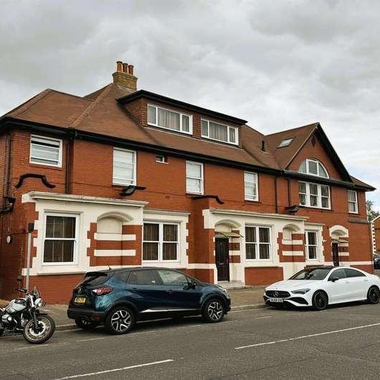 Bedroom Flat In Winton, BH9 - Photo 1