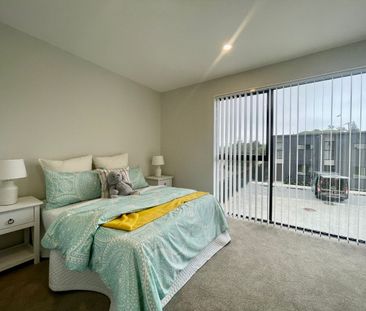 MANGERE BRIDGE, 3 BEDROOMS - Photo 2