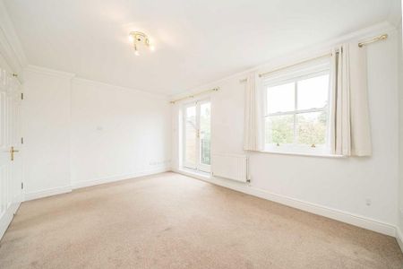 4 bedroom terraced house to rent - Photo 2