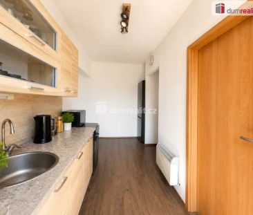 Moderní a prostorný byt 2+1 s parkovacím místem a zahradou - Photo 3