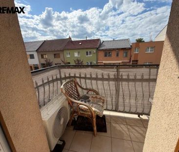Pronájem prostorného bytu 2+kk s balkonem a klimatizací – Hodonín - Photo 5