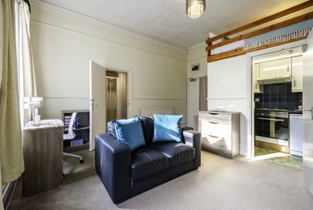 223 HYDE PARK ROAD Leeds - LS6 1AH - Photo 2