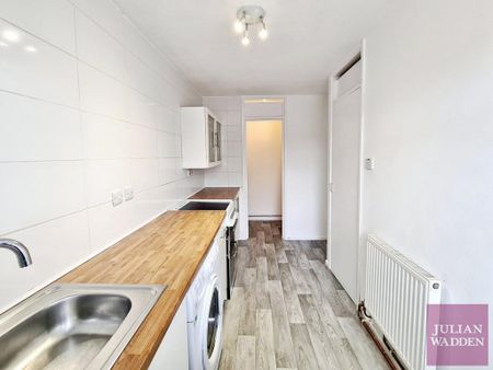 1 bedroom flat to rent - Photo 2