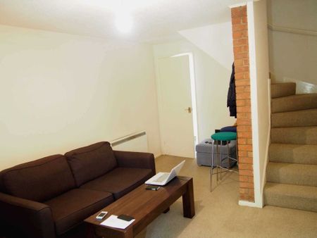 Park View Court, High Wycombe - Photo 3