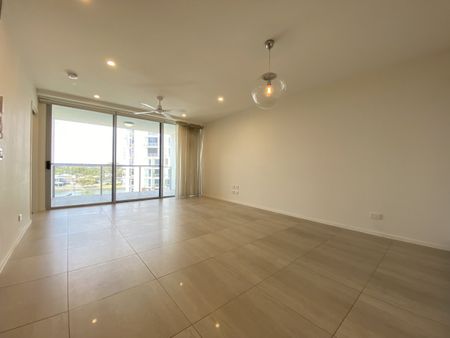 Stunning Waterfront Living in Anchorage Apartments – Hope Island - Photo 2