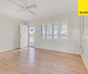 Neat and Tidy 2 Bedroom Unit - Photo 4