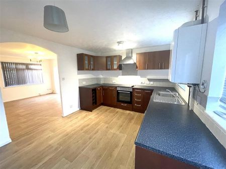 3 bedroom semi-detached house to rent - Photo 2