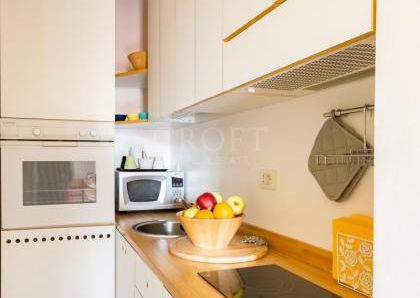 A Charming Penthouse with a Balcony in the Heart of Rome. In Residence with consierge, A/C , WIFI.Rif. #1946