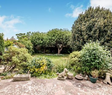 3 bedroom bungalow to rent Seafield Avenue, Goring-by-Sea, Worthing... - Photo 5