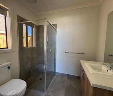 17 Sprout Drive, Tarneit, Vic 3029 - Photo 6