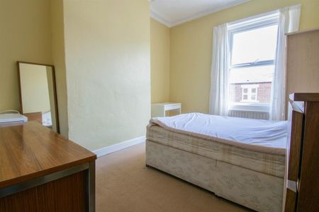 4 bedroom terraced house to rent - Photo 3