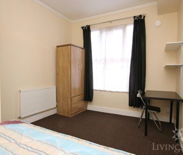 4 bedroom terraced house to rent - Photo 4