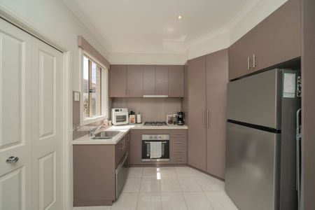 Charming home in Central Berwick - Photo 2