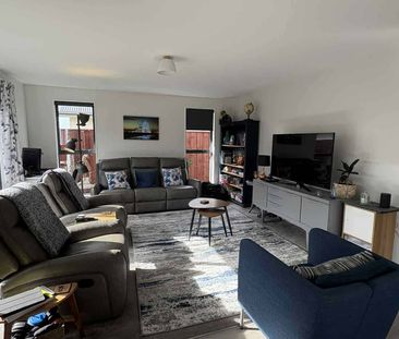 Modern 3-Bedroom Home in Fantastic Location - Photo 2
