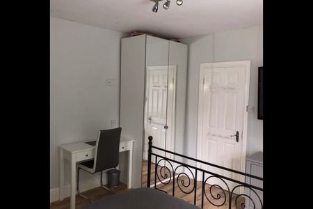 Room in a Shared House, Purneys Road, SE9 - Photo 2