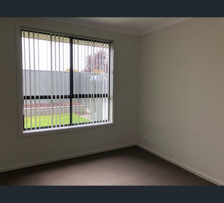 8 Burgess Court, Morphett Vale, SA 5162 - Photo 5