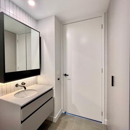Two Bedroom Two Bathroom Apartment in Burwood East - Photo 4