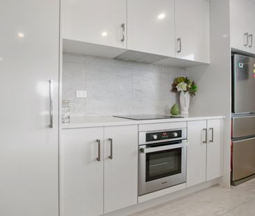 Near-New Townhouse in Prime Location - Katikati - Photo 5