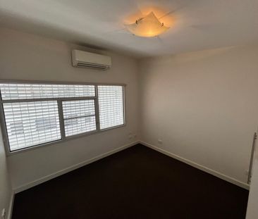 Stylish Three-Level Townhouse in Prime East Melbourne Location - Photo 1