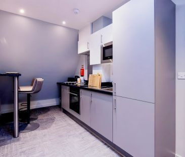 Classic 2 Bedroom Apartment - Photo 4