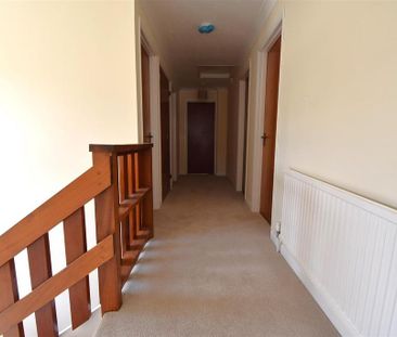 4 bedroom detached house to rent - Photo 3