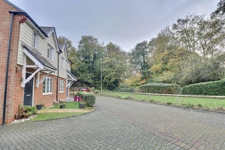 School Lane, Havant, PO9 - Photo 4