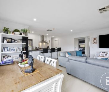 MODERN FAMILY HOME WITH SPACE, STYLE & COMFORT - Photo 2