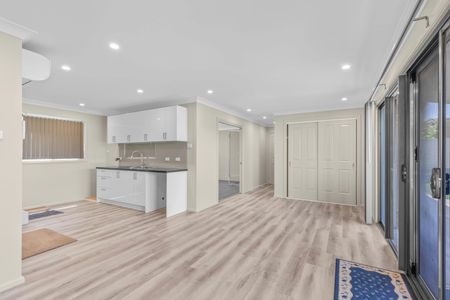 Large family home with granny flat - Photo 3