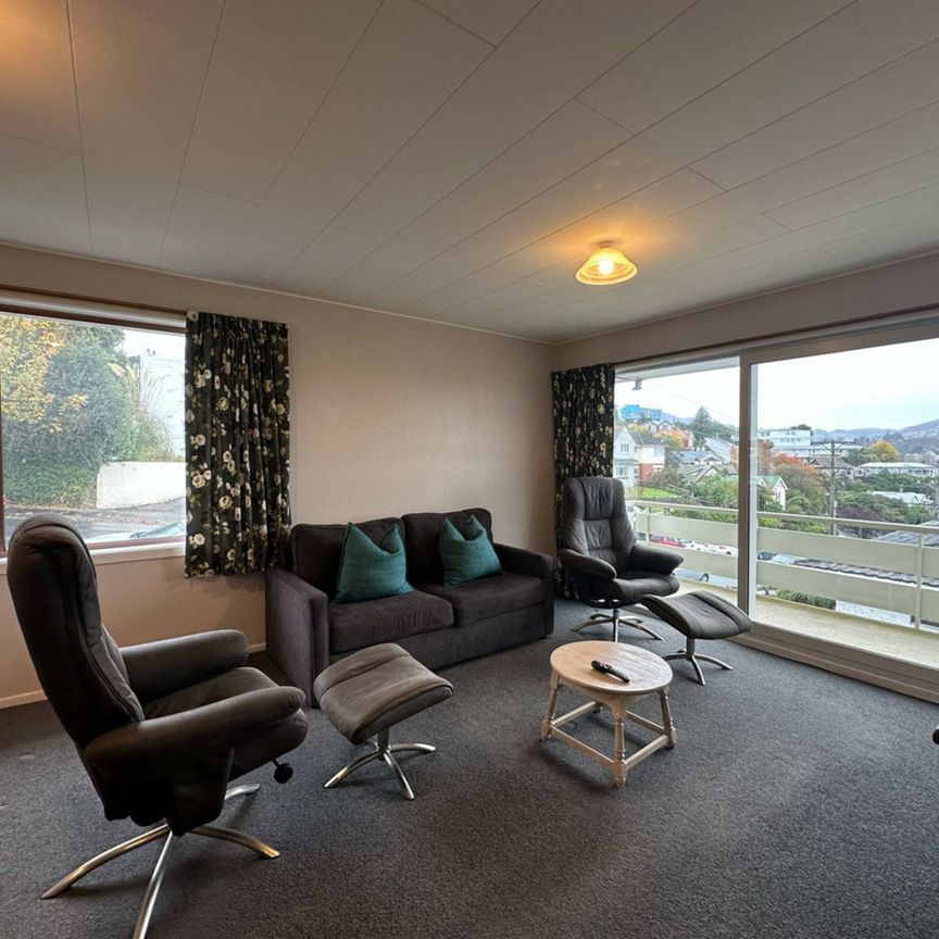 Fully furnished and a fantastic location! - Photo 1