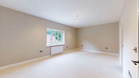 4 bedroom detached house to rent - Photo 4