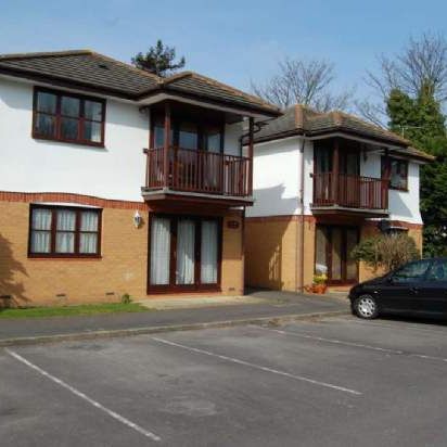 1 bedroom property to rent in Addlestone - Photo 1