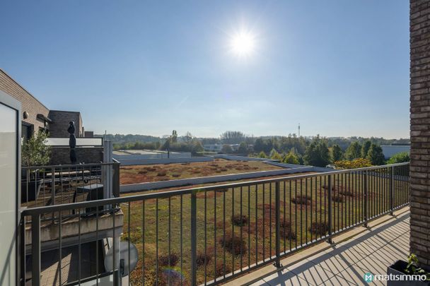 INSTAPKLAAR APPARTEMENT MET 2 SLAAPKAMERS, TERRAS EN AUTOSTAANPLAATS GELEGEN NABIJ HET CENTRUM VAN BILZEN - Photo 1