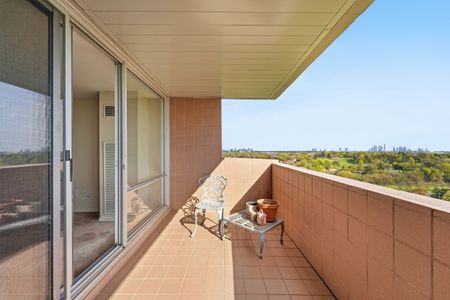 For Lease - 240 Scarlett Road Unit# 2011, Toronto, Ontario - Photo 4