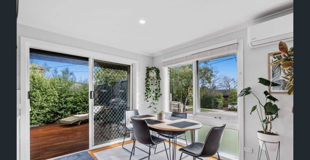 Sensationally Stylish - Photo 1