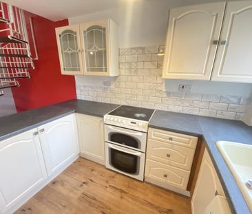 2 bedroom semi-detached house to rent - Photo 6