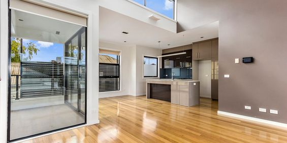 17 Hosie Street, Richmond VIC 3121 - Townhouse For Rent | Domain - Photo 3