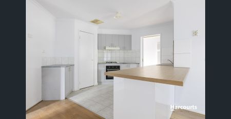 Ideal Family Home with Ensuite in a Quiet Werribee Court! - Photo 3