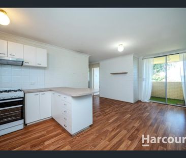 TOP-FLOOR APARTMENT IN A FANTASTIC CHURCHLANDS LOCATION - Photo 4