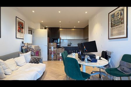 2 Bed Flat, Eastlight Apartments, E1 - Photo 2