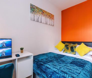 4 bedroom end of terrace house to rent - Photo 2