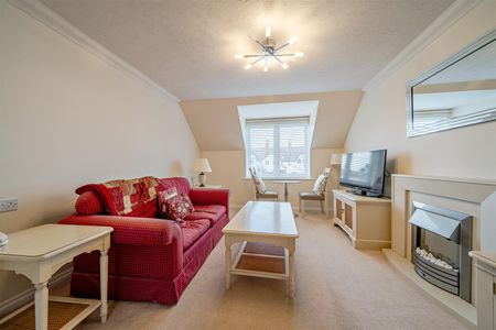 Beecham Lodge, Cirencester - Photo 3