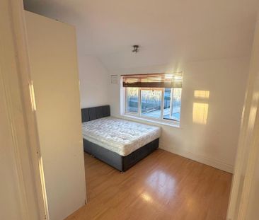 3 bedroom end of terrace house to rent - Photo 4