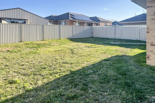 Spacious 5-Bedroom Family Home - Photo 1