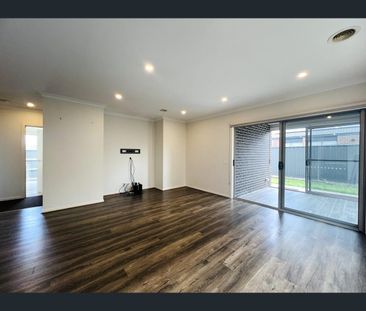18 Capricornus Crescent, Tarneit, Vic 3029 - Photo 3