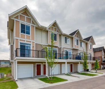 Cozy 2 bedroom 2.5 bathroom Townhouse — 2 Bedrooms Townhouse - Photo 1