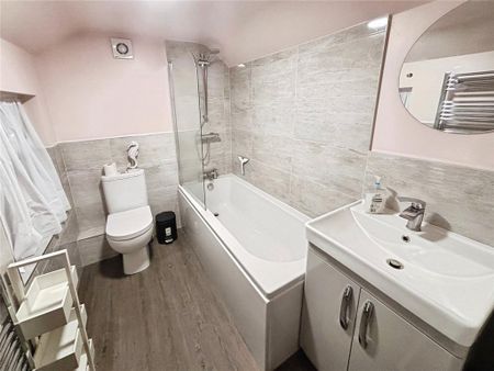 2 bedroom end of terrace house to rent - Photo 2