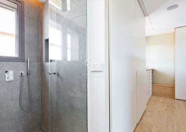 Excellent 5-bedroom house with 52 m² terrace for rent in Gavà Mar, Barcelona